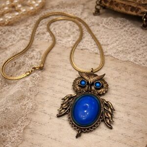 005 Vintage Gold Tone Owl Pendant Brooch Blue Cabochon Statement 1970s Boho